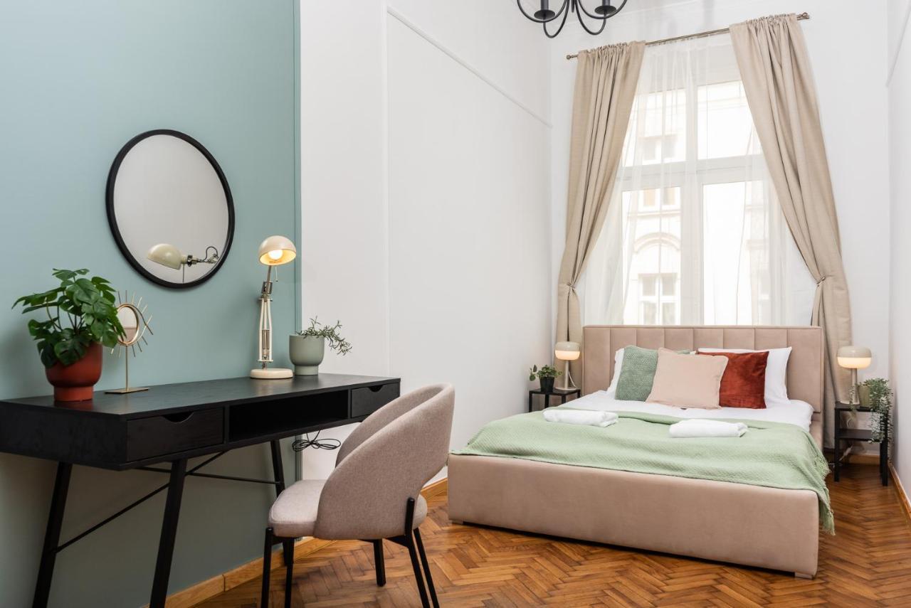 Classy Old Town Apartment - By Upstairs Kraków Eksteriør billede