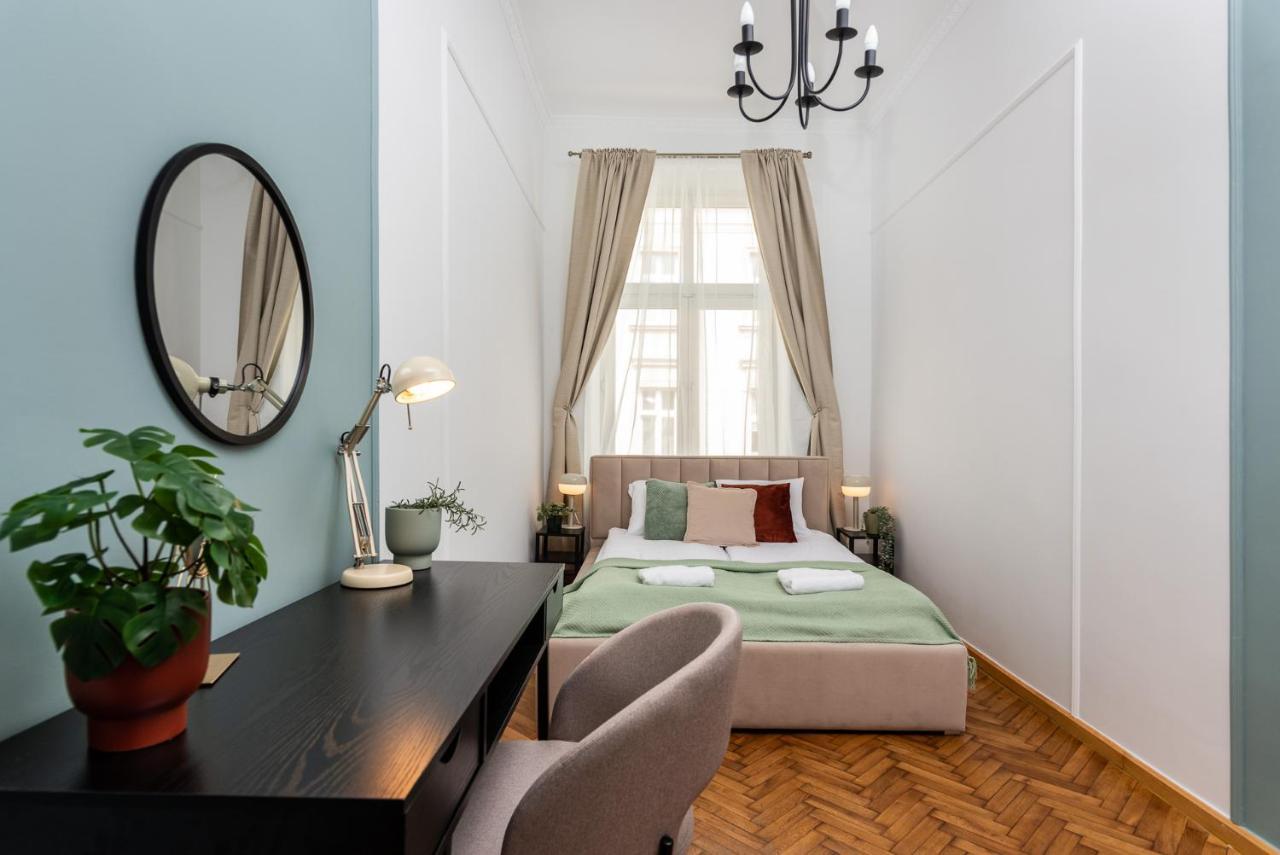 Classy Old Town Apartment - By Upstairs Kraków Eksteriør billede
